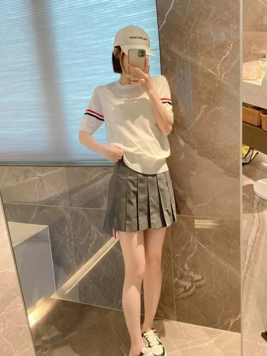 ：M 28（TB T ） THOM BROWNE TB T Classic Breathable Authentic Quality + Authentic + Same Style Size：0/1/2/3/4 ：White/Black/Navy Blue/Light Gray/Dark Gray